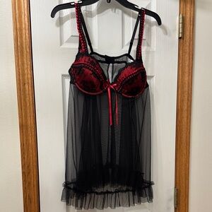 Elegant vintage Black and Red Lace Babydoll Lingerie—size large